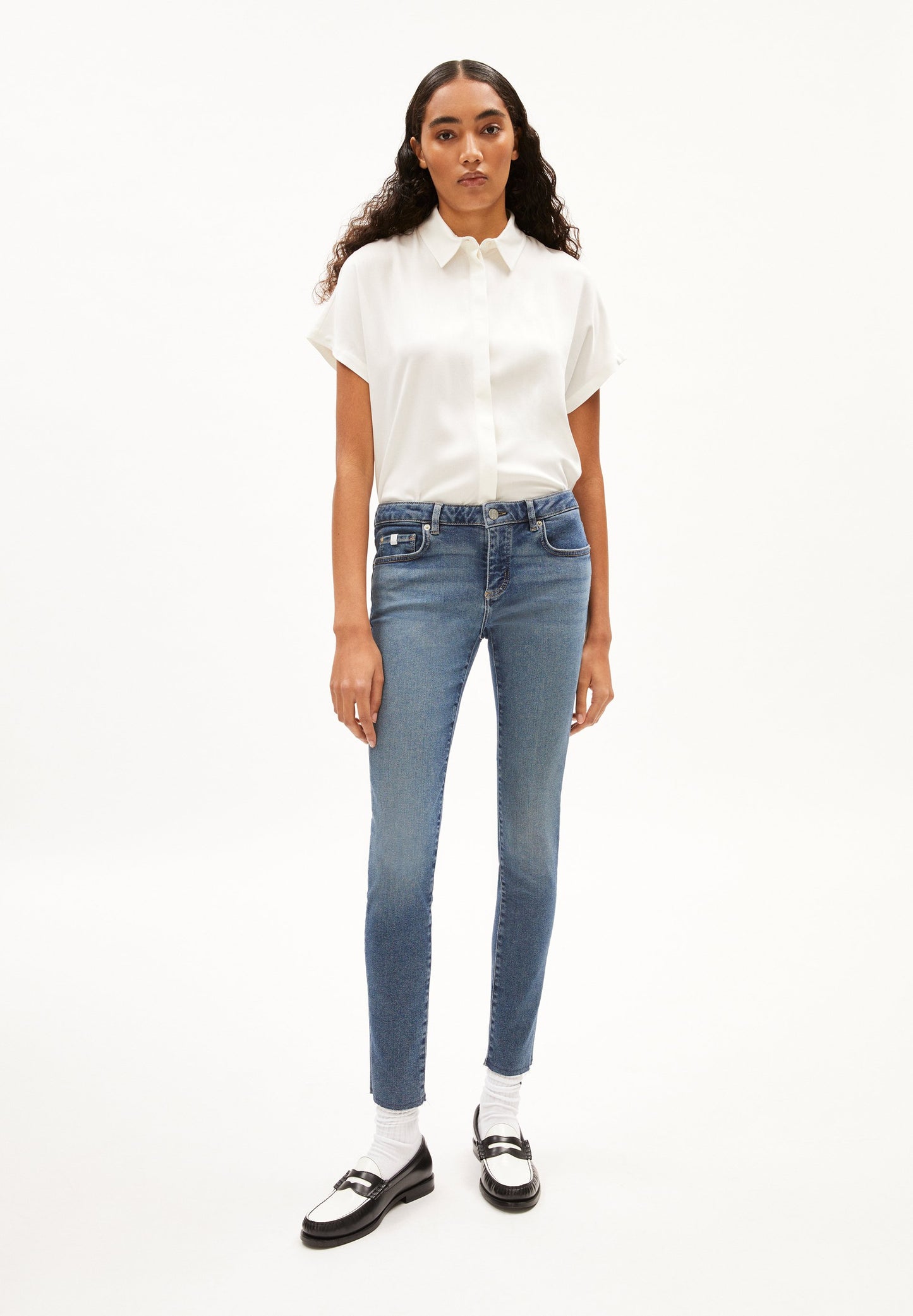 Larisaana (Off White)