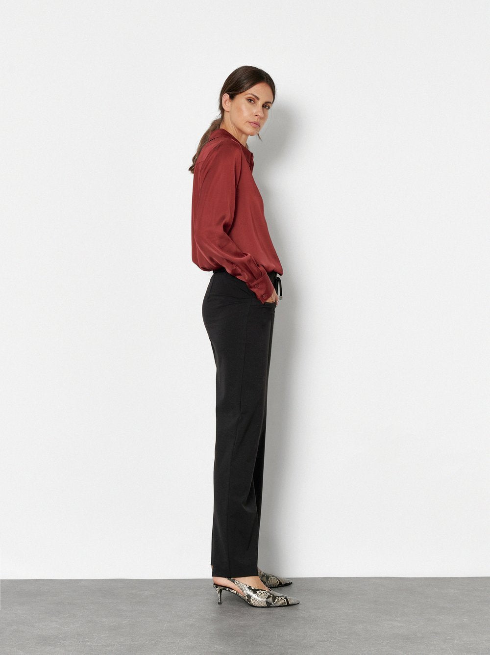 Sue Wide (Black)