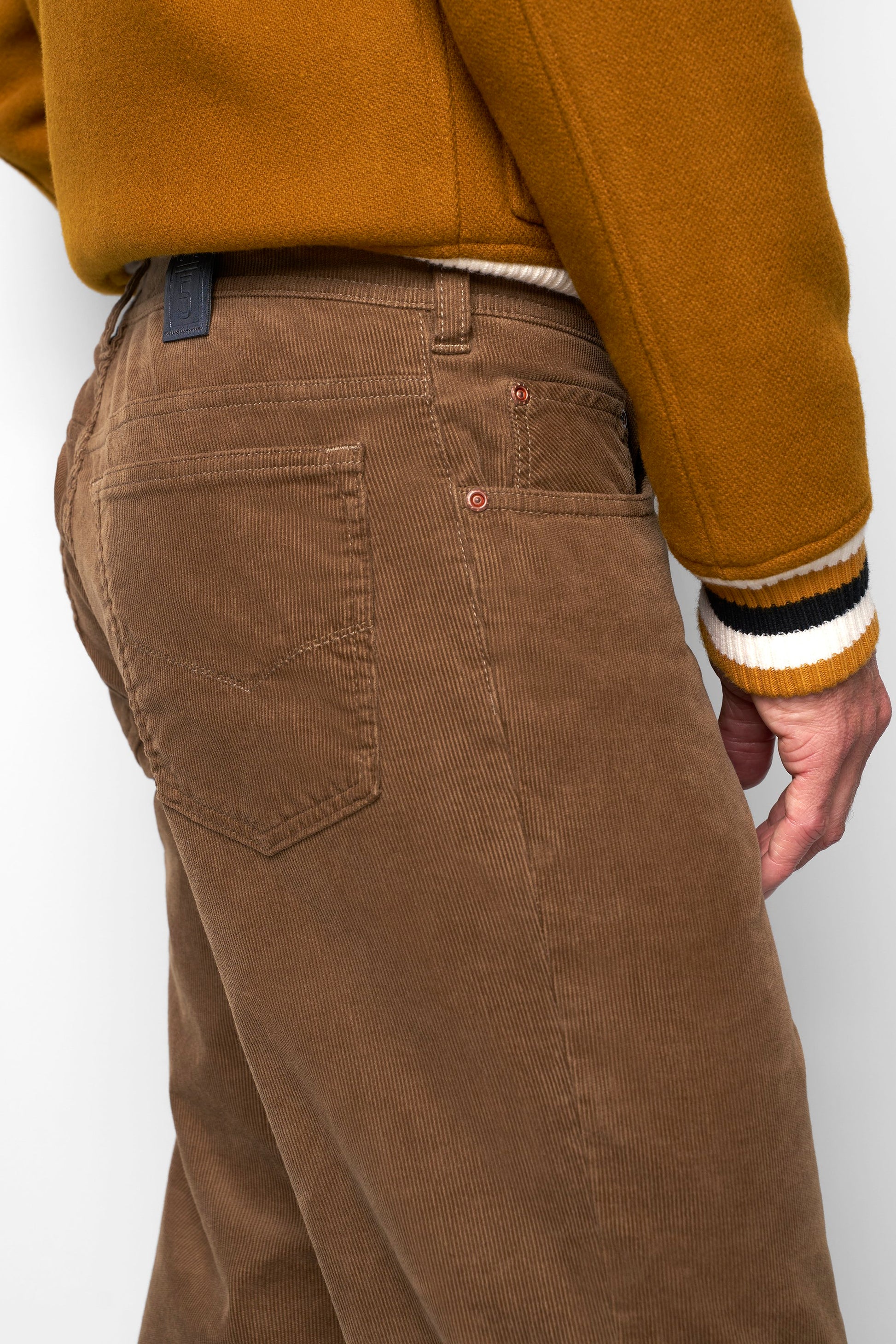 M5 Six 2-6599 (Camel)