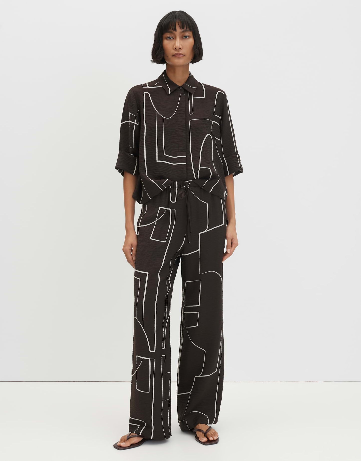 Cevil graphic (Dark Truffle)