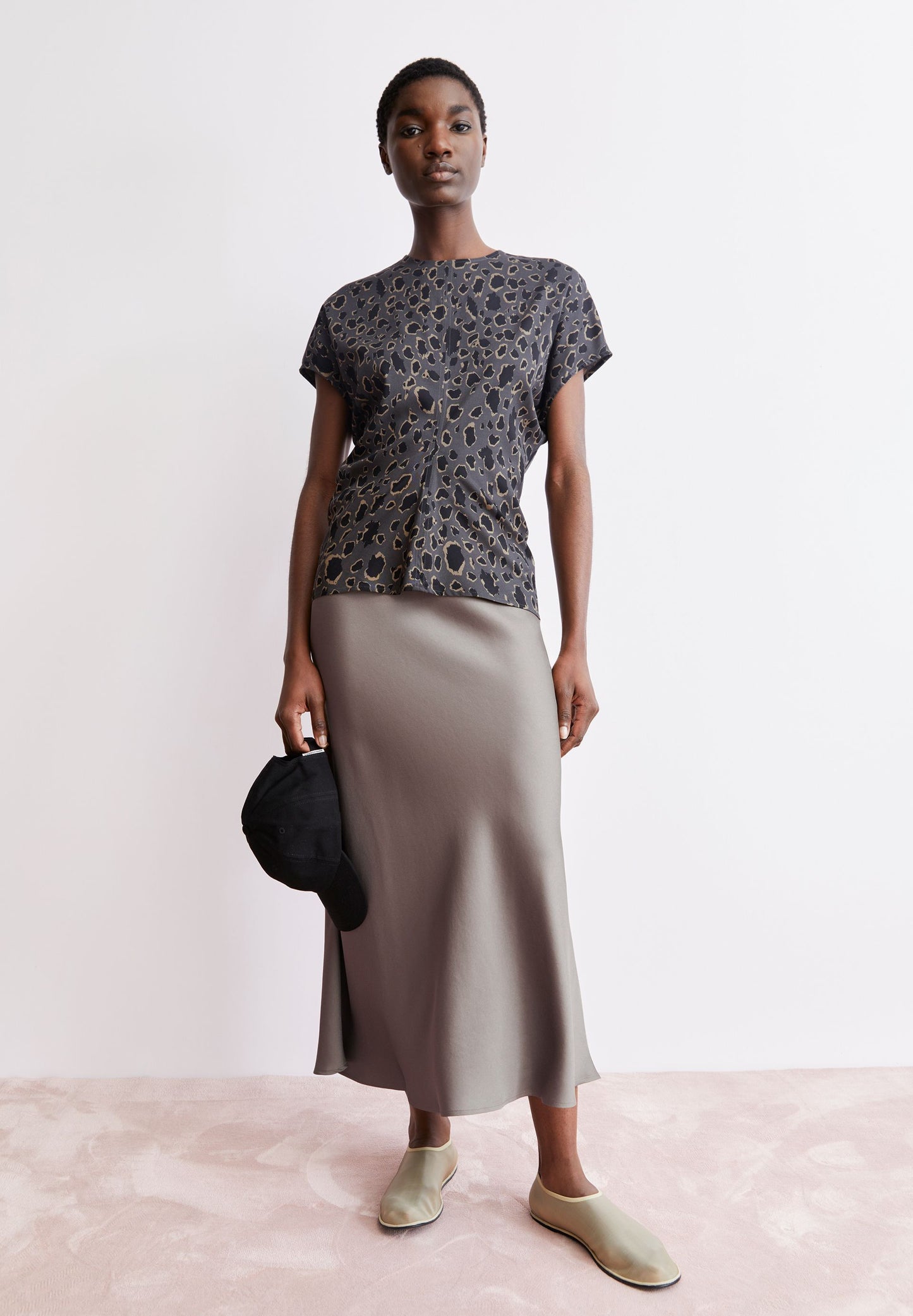 Leo Bat Wing Blouse (Dark Steel-blac)