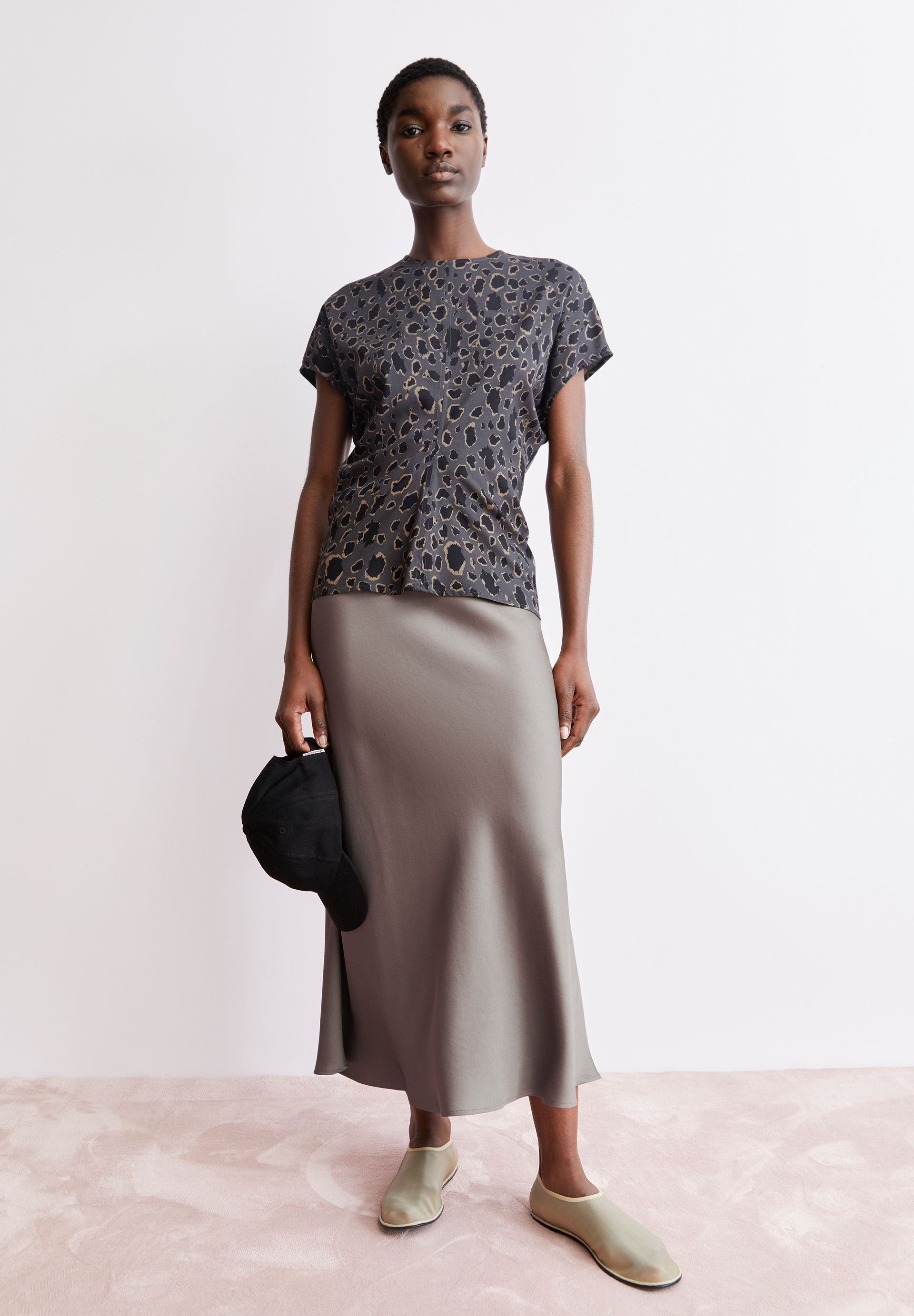 Leo Bat Wing Blouse (Dark Steel-blac)