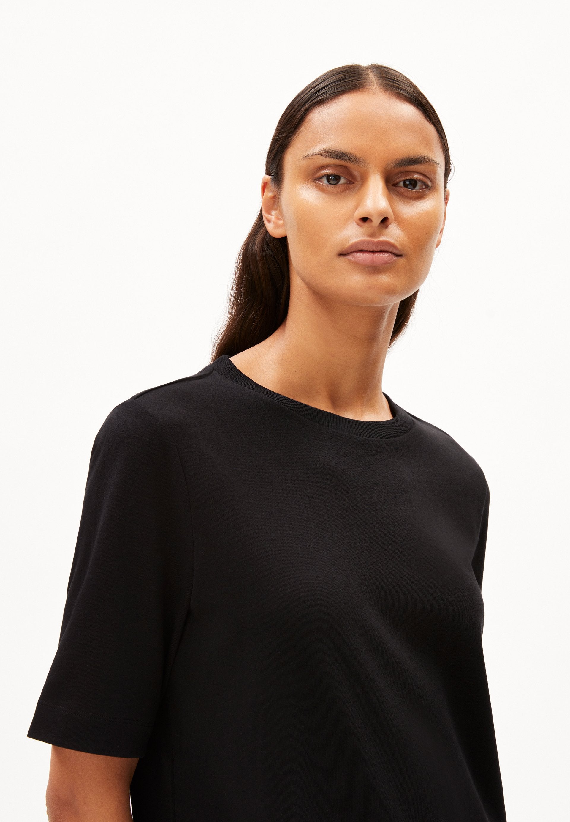 Xelinaa (Black)