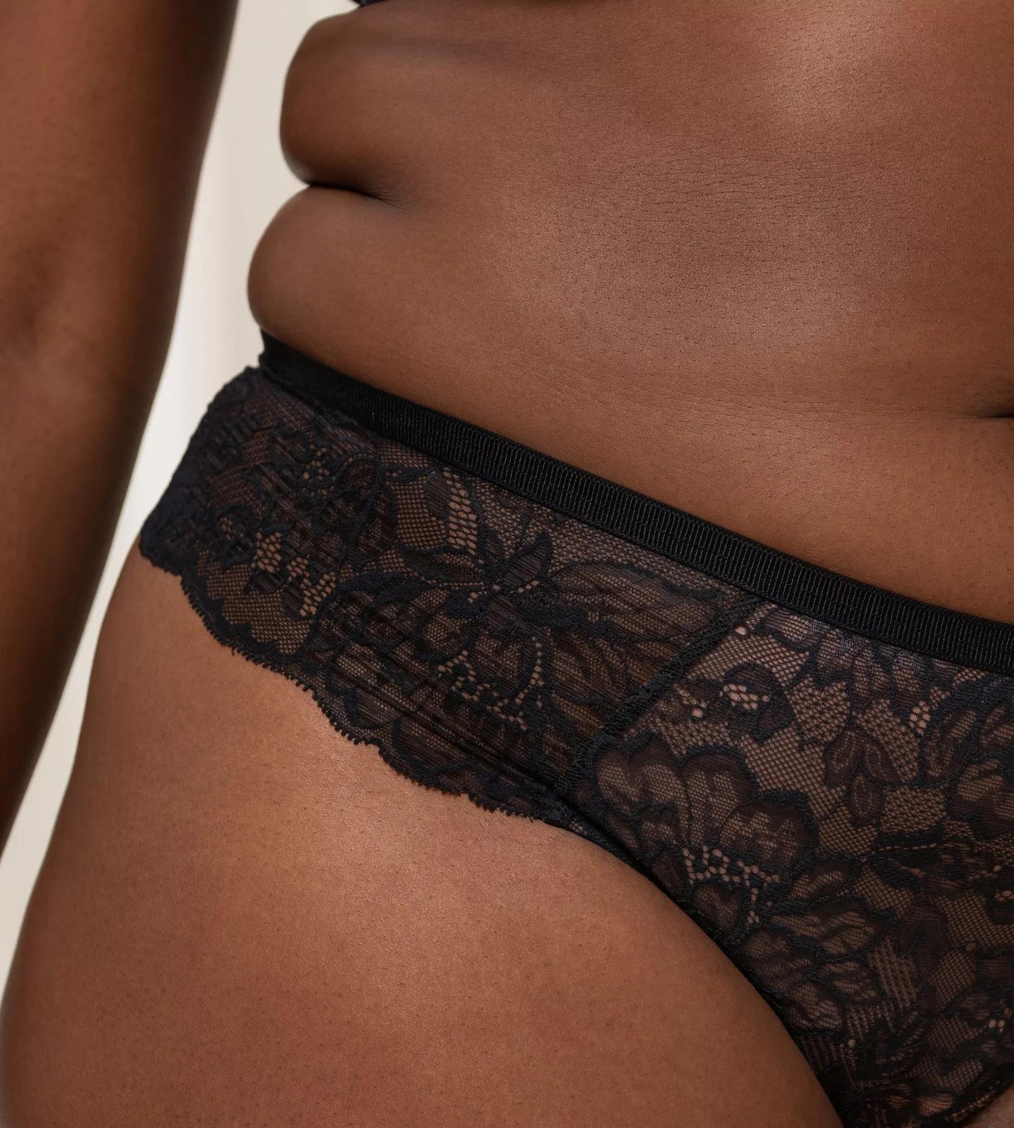 Amourette Charm Hipster String01 (Black)