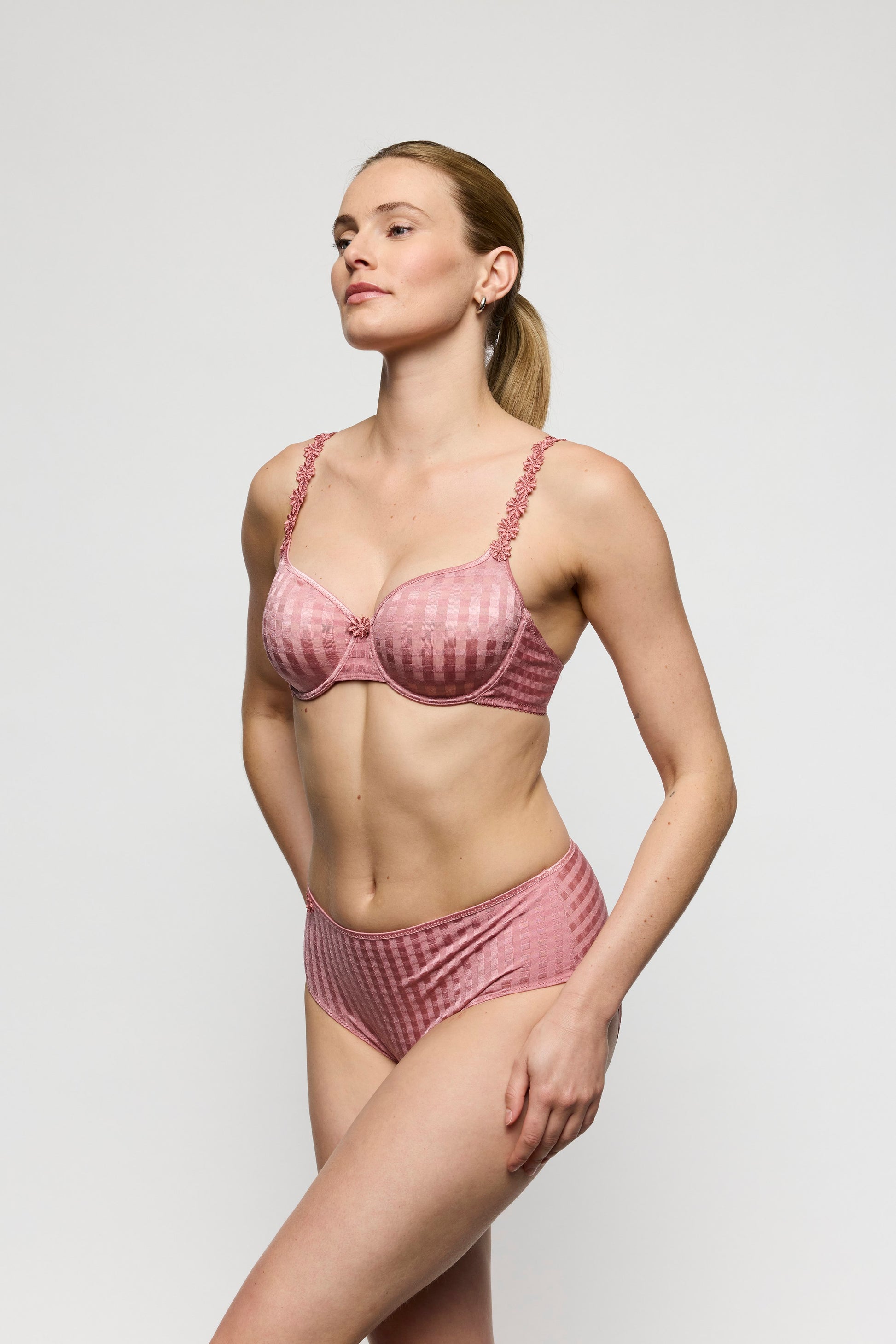 AVERO Ballet Pink Taillenslip (Btp)