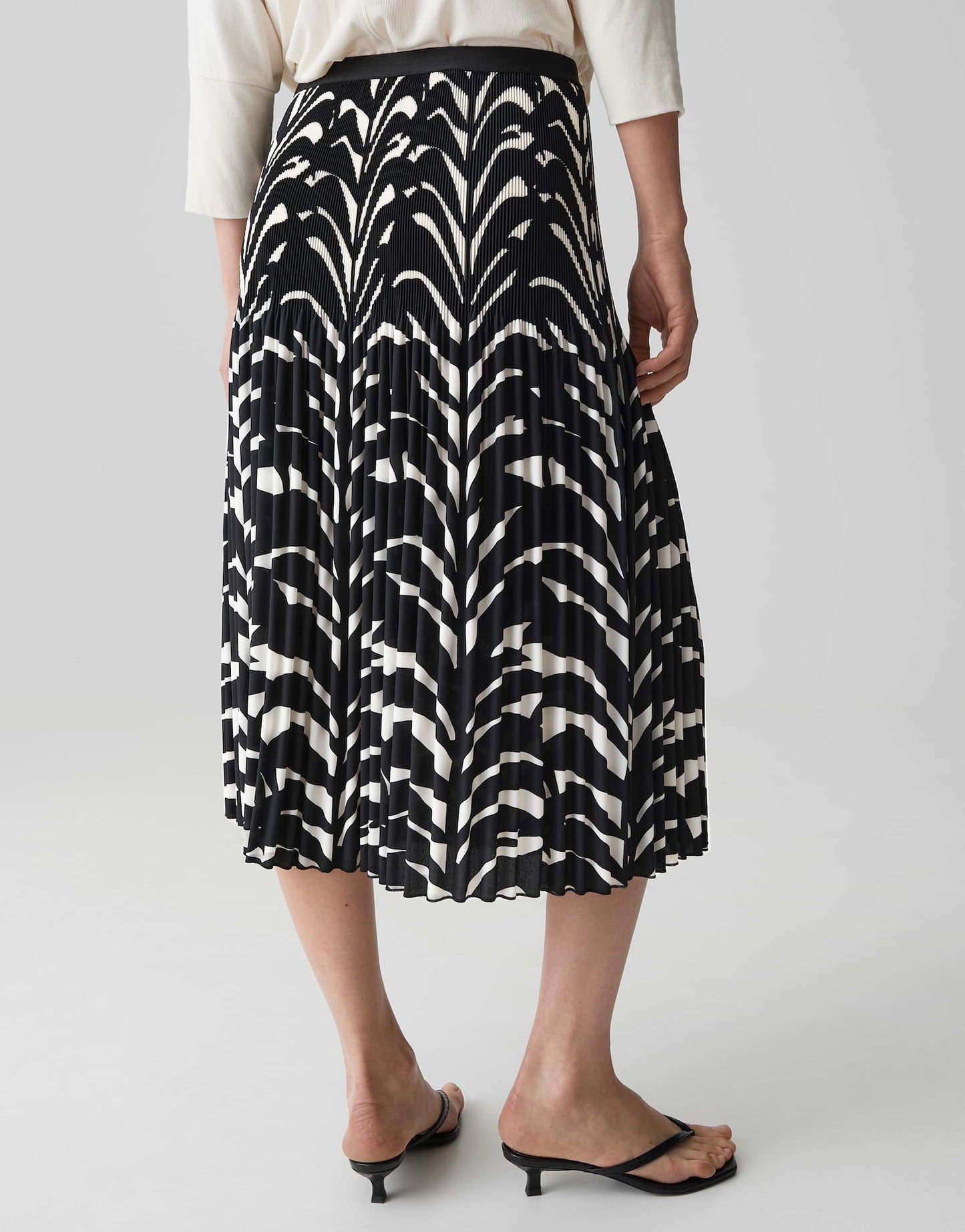 Ribane leaves (Black)