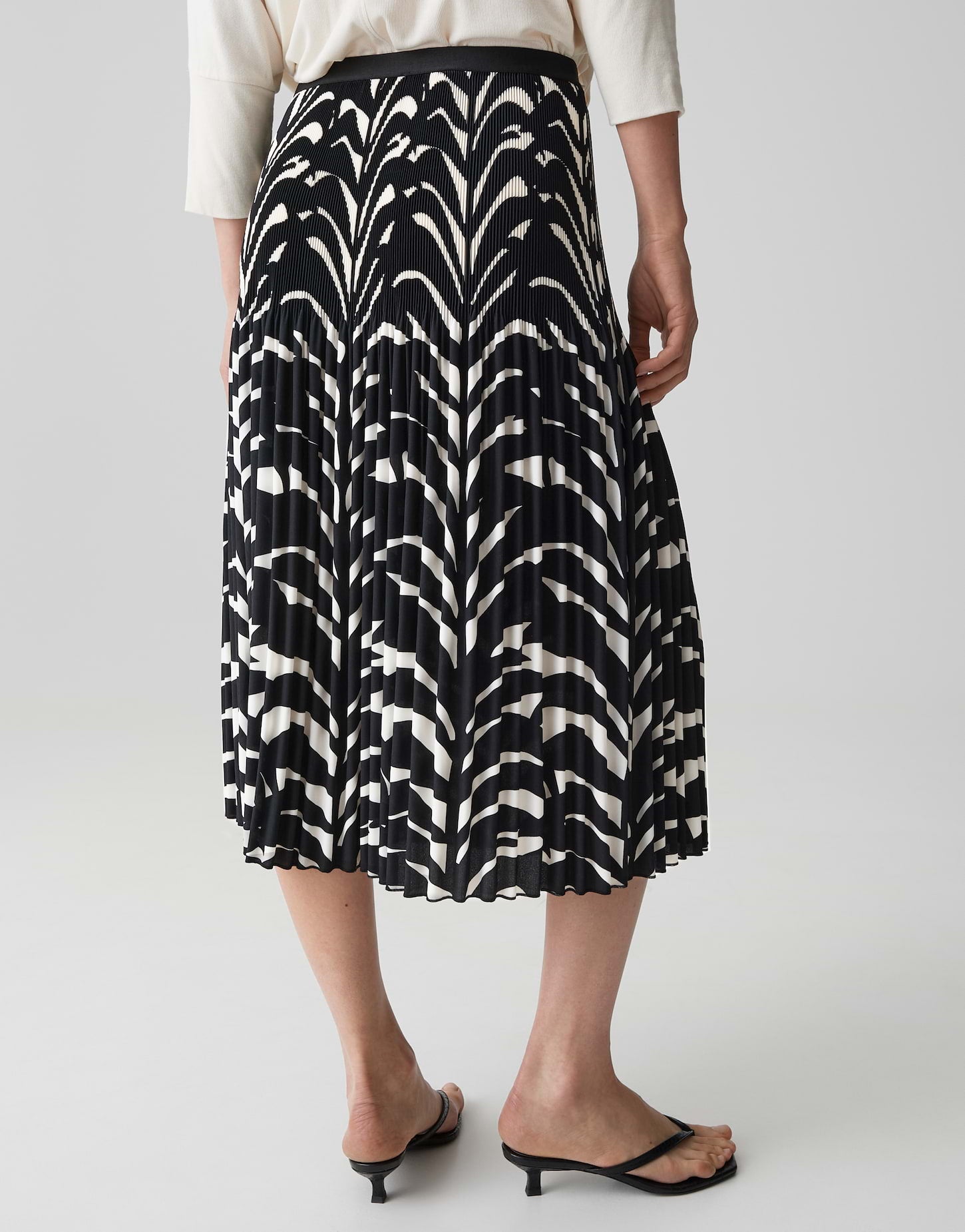 Ribane leaves (Black)