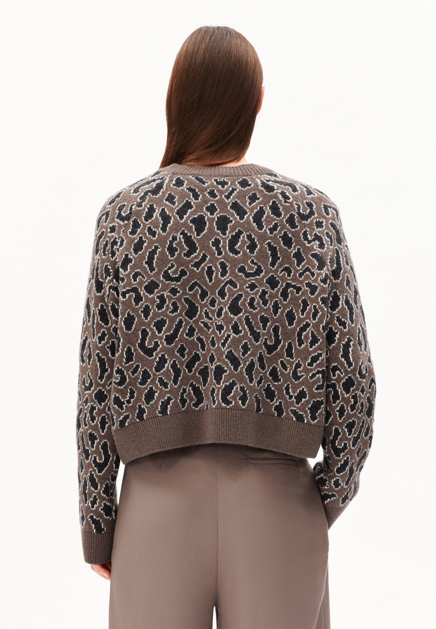 Diliriaa Leopaa (Walnut Cream)