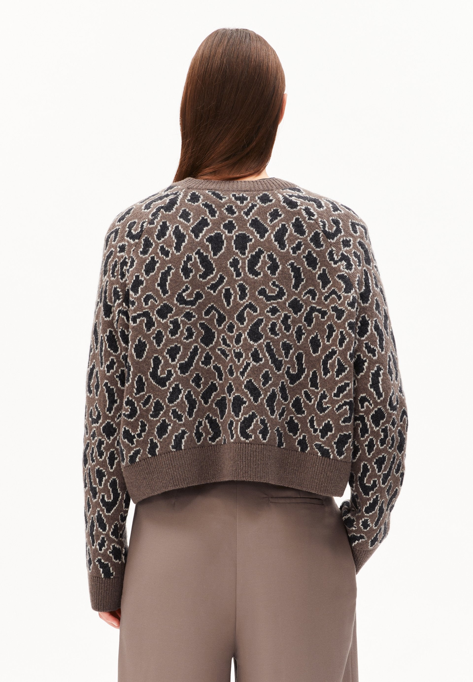 Diliriaa Leopaa (Walnut Cream)