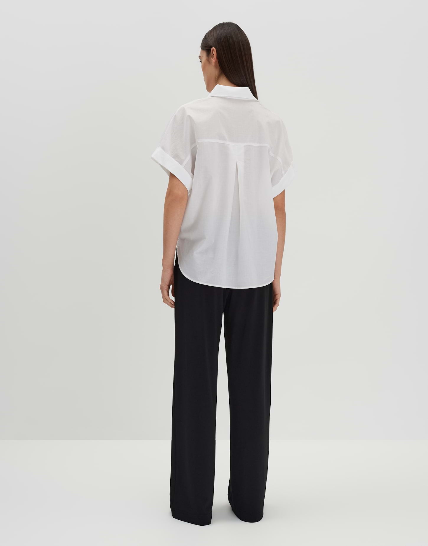 Zusina (White)