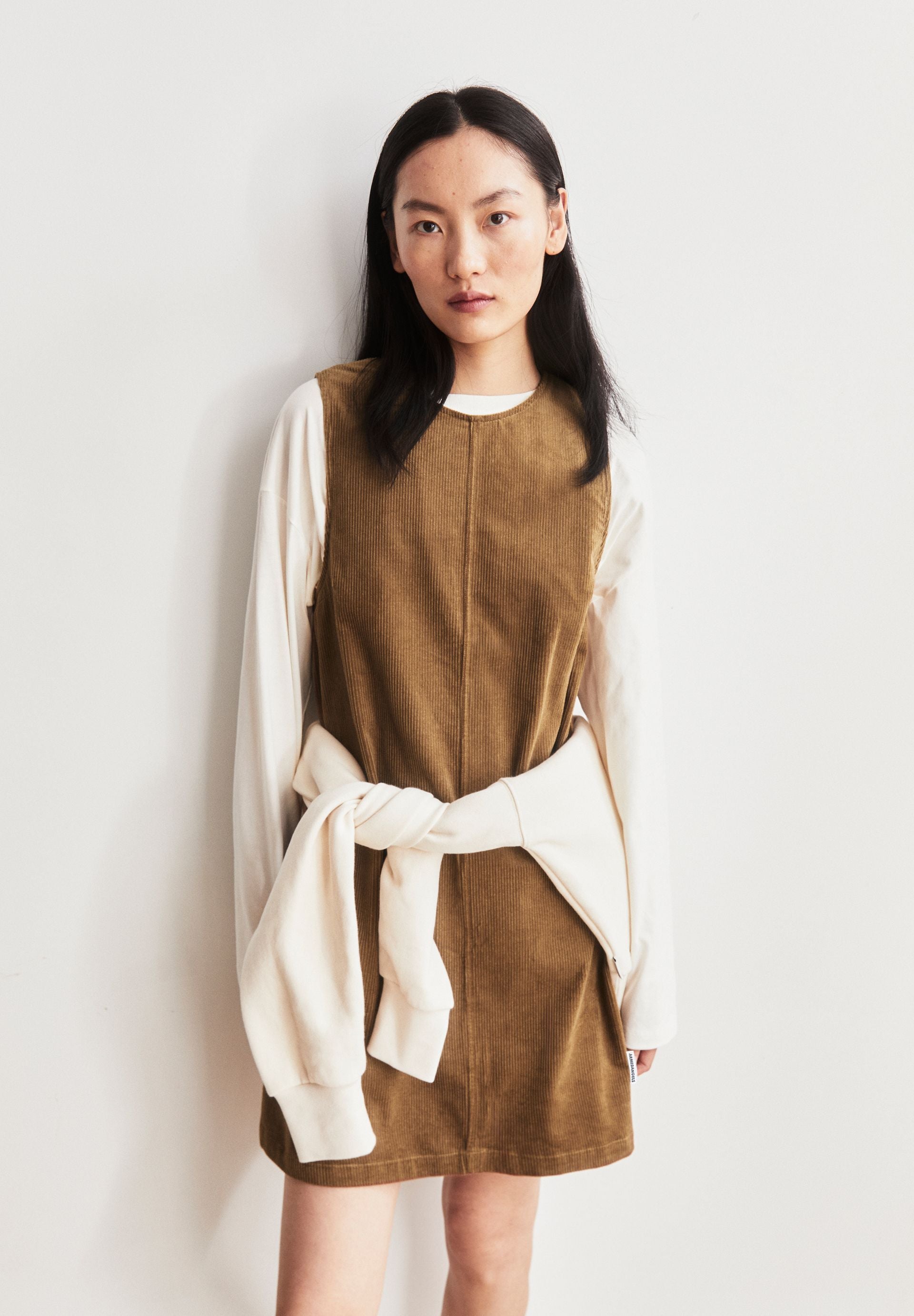 Corduroy R-neck Mini Dress (Amberwood)