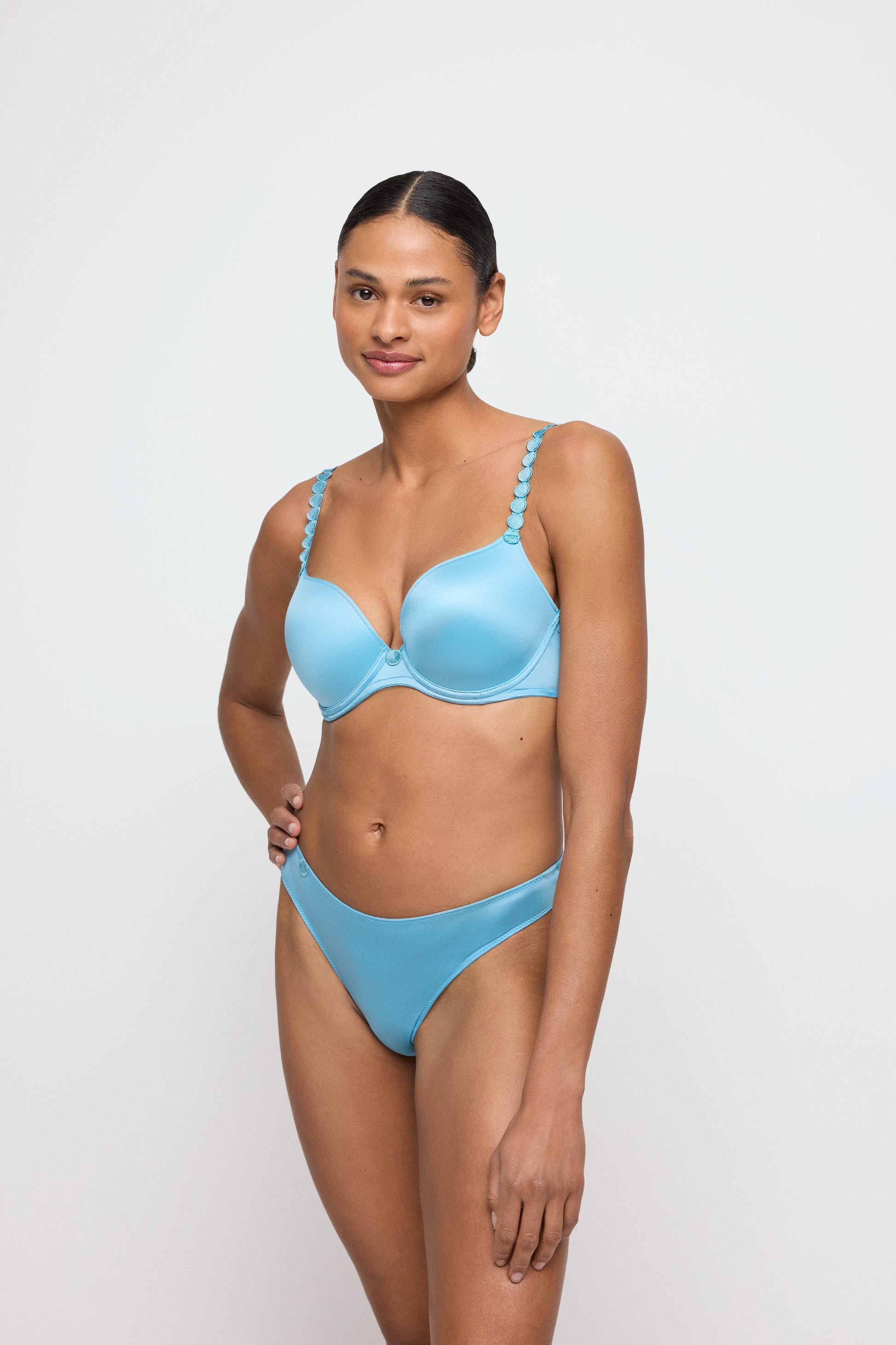TOM Azure delight String (Azd)