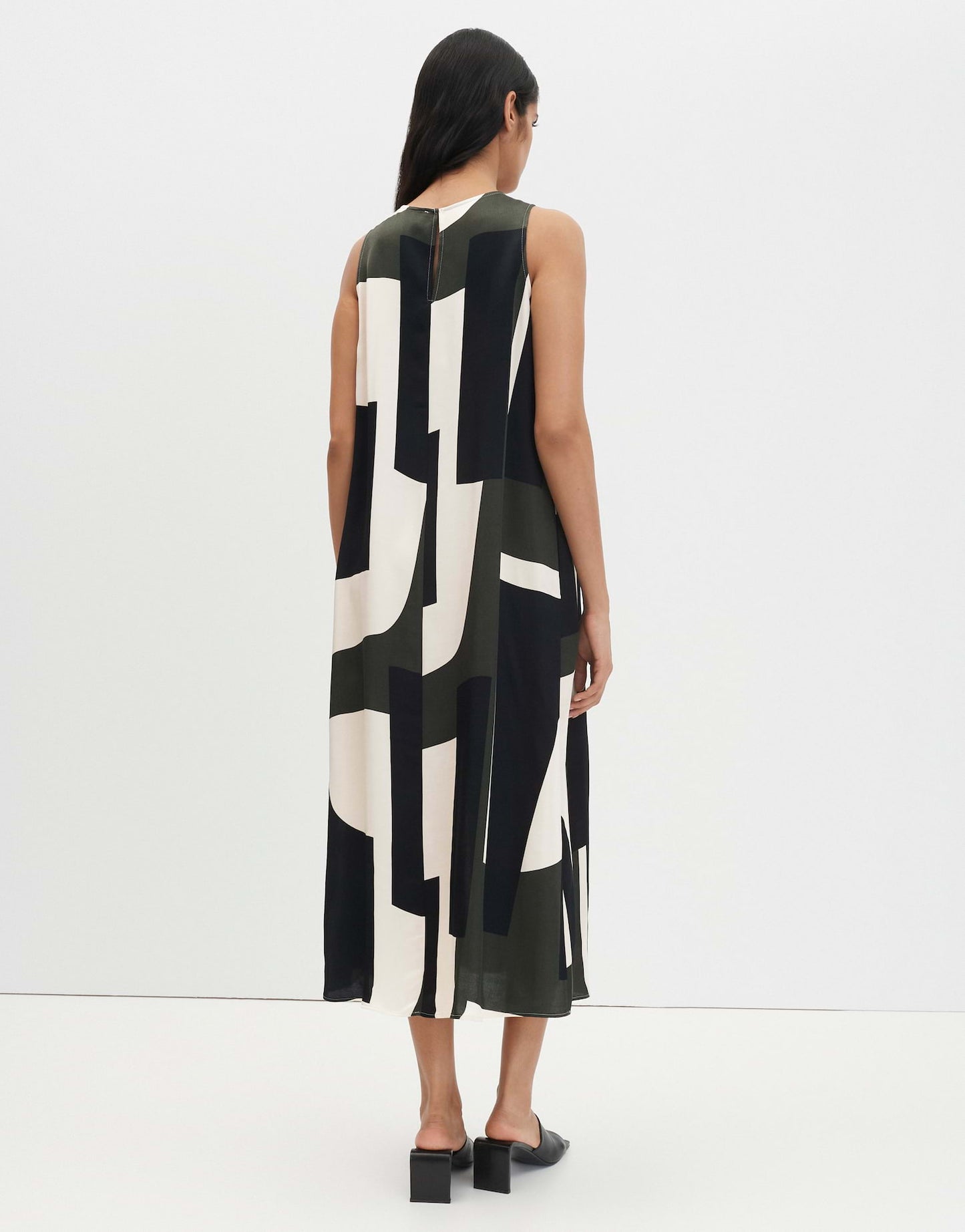 Quileena (Midnight Olive)