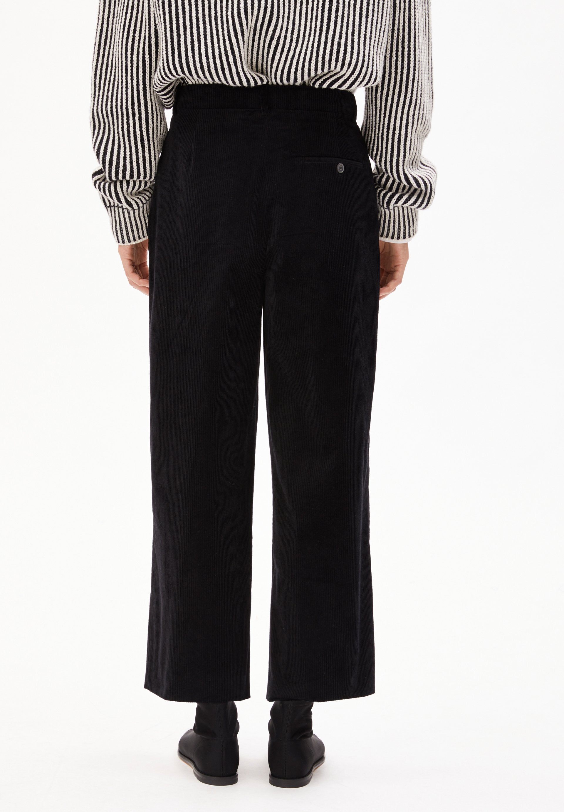 Jaalma Corduroy (Black)