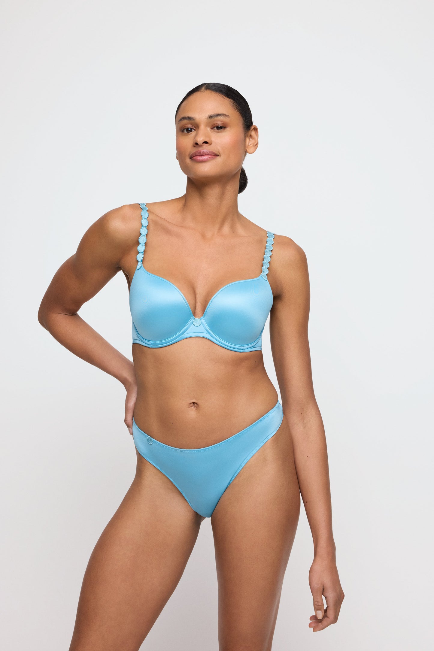 TOM Azure delight String (Azd)