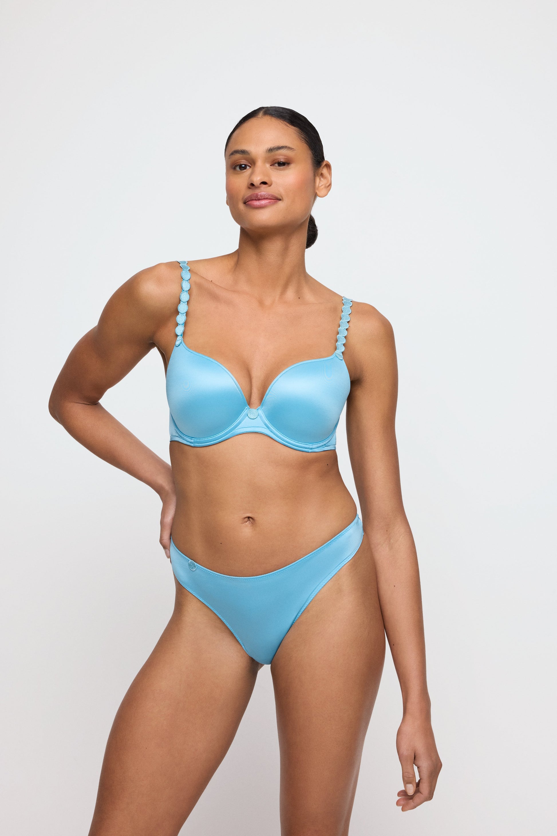 TOM Azure delight String (Azd)