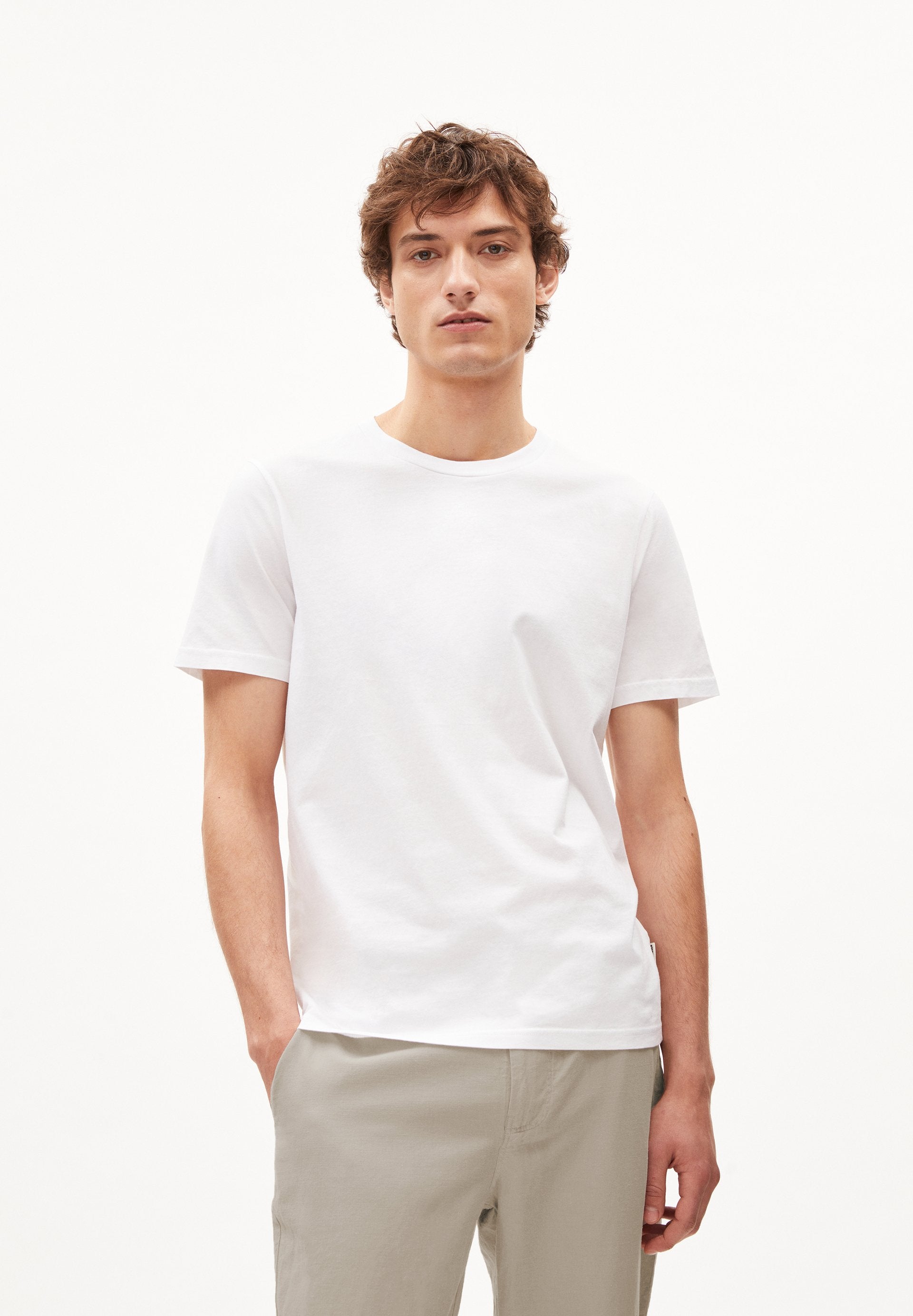 Jaames (White)