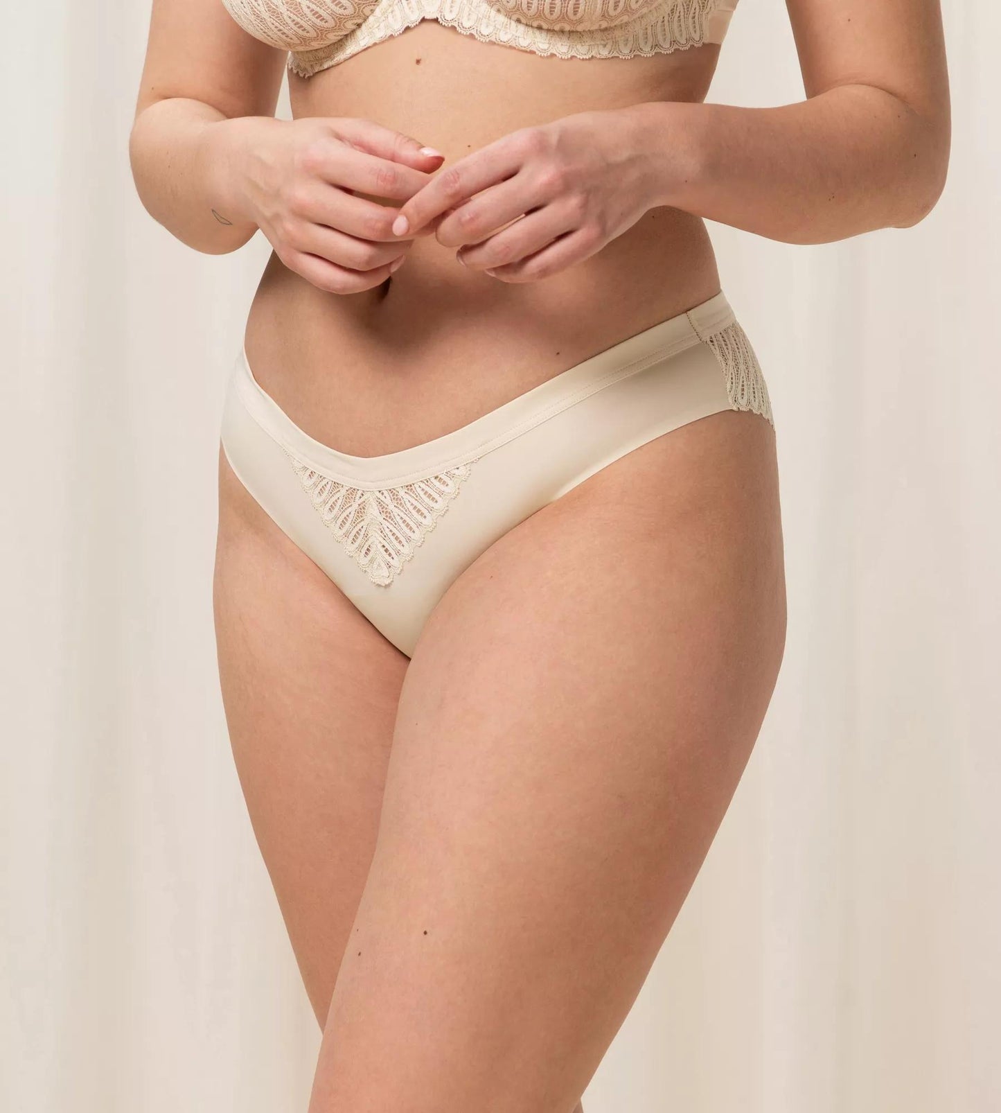 Aura Spotlight Brazilian (Creamy Dream)