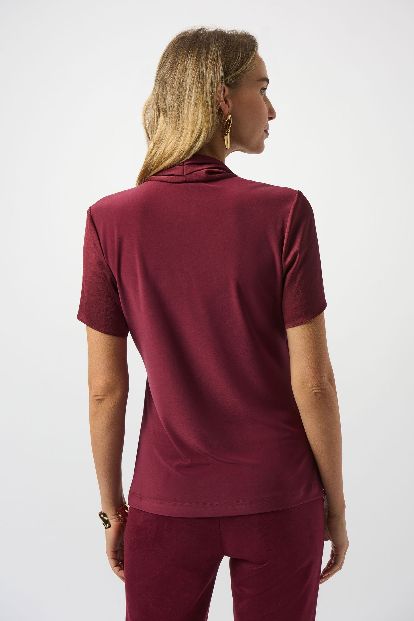 Wickelshirt aus recyceltem Satin und feinem Jersey (Merlot)
