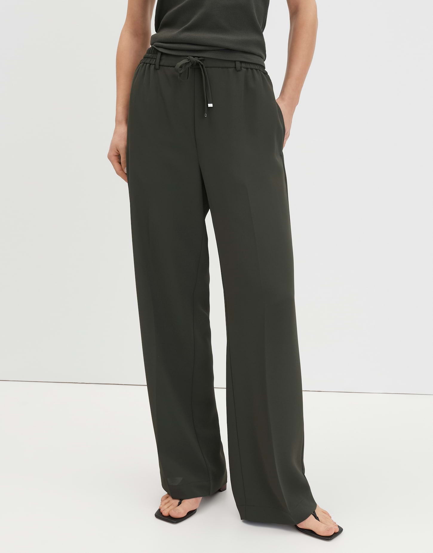Cevil ease (Midnight Olive)