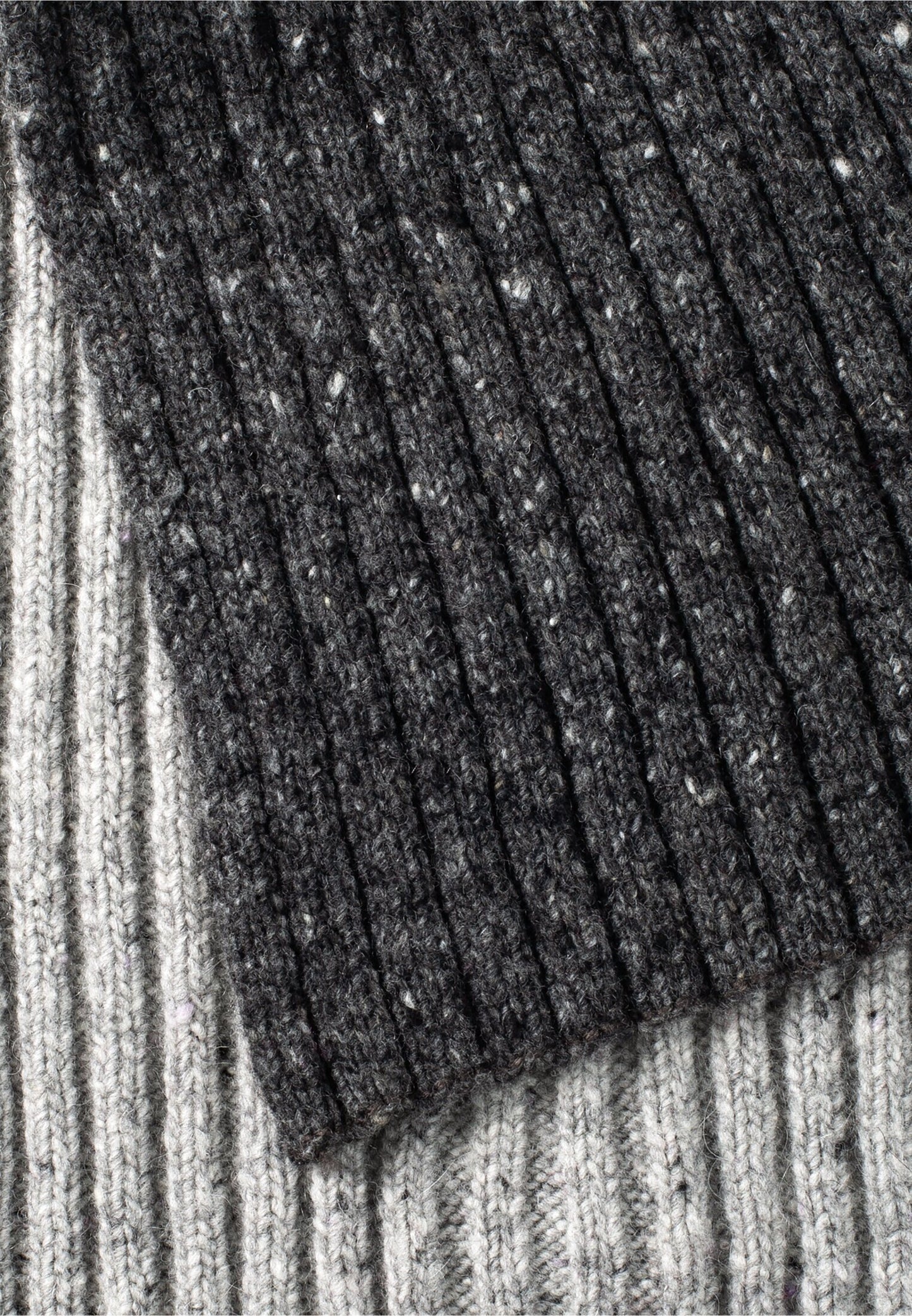 Strickschal mit Merinowolle (Cold Grey Melange)