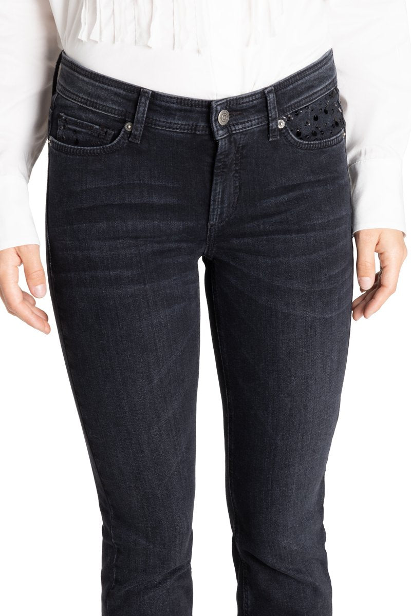 Piper cropped (Modern Dark)