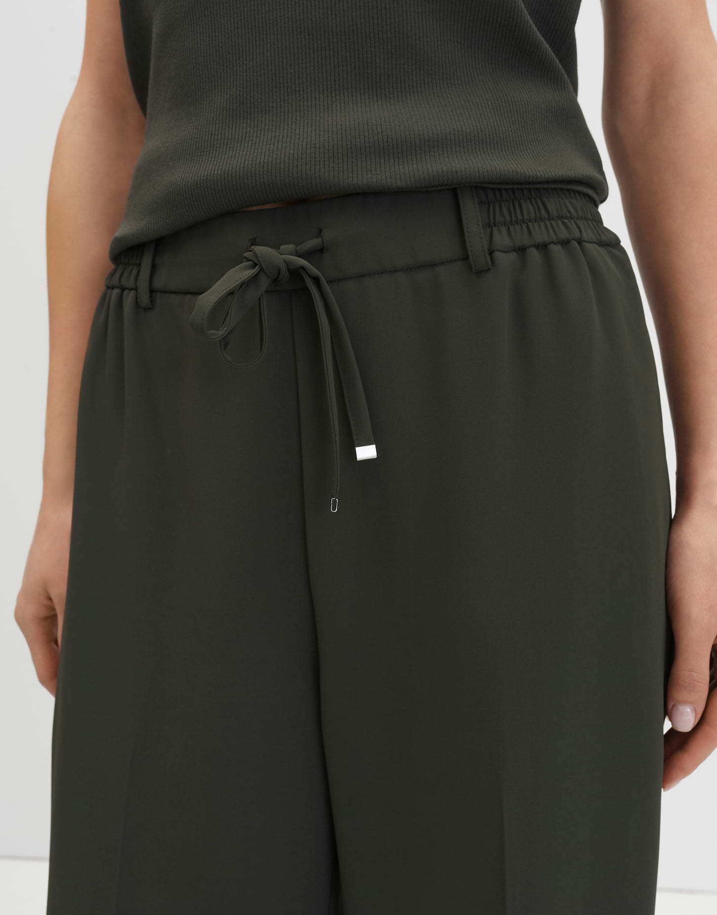Cevil ease (Midnight Olive)