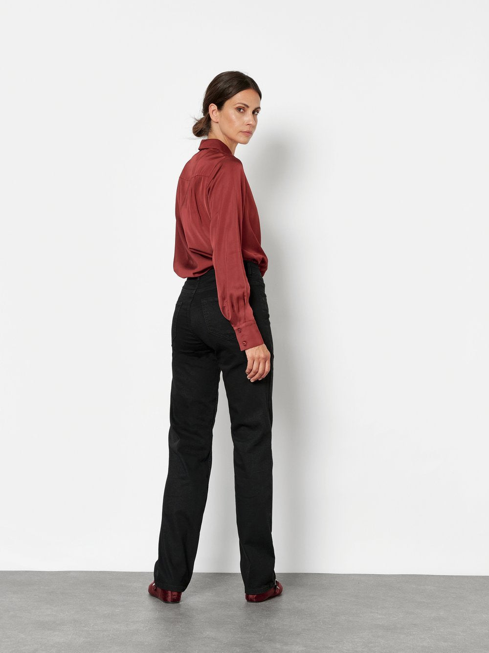 Liv (Black)